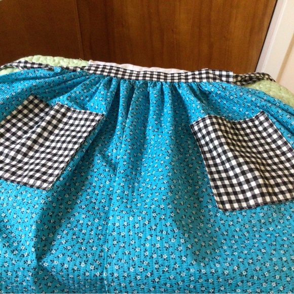 Tea towel chicken apron - Picture 6 of 7